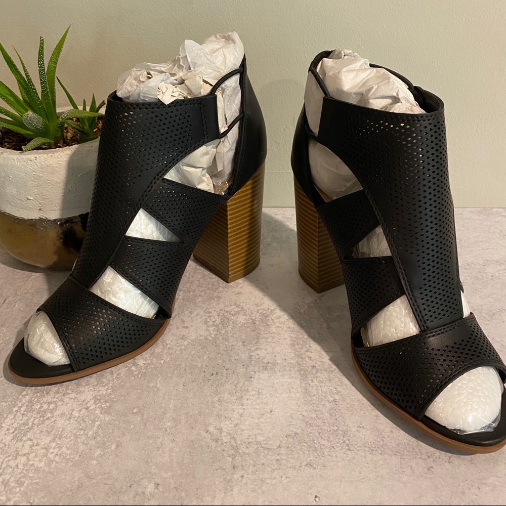 Soda Size 8.5 Wedge Platform Heels